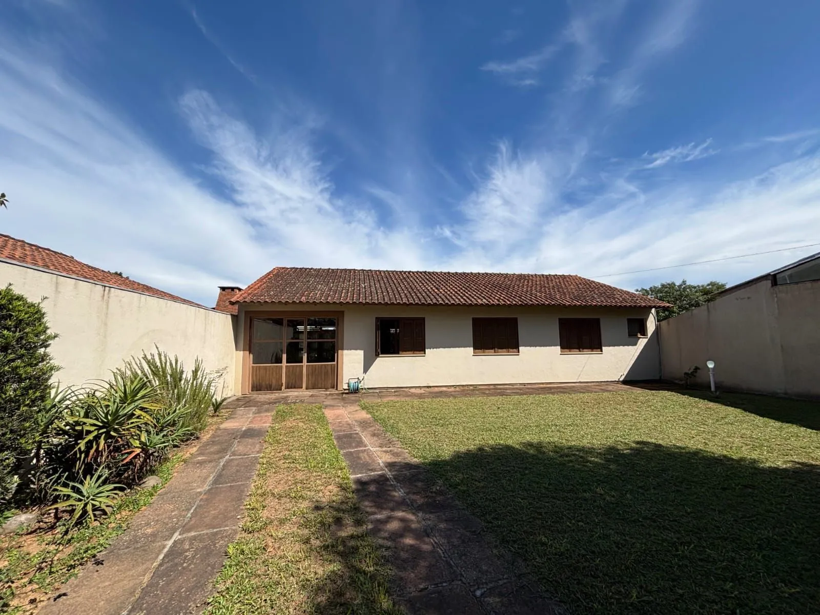 Imagem Uma casa em condomínio fechado em Águas claras. Goufe II