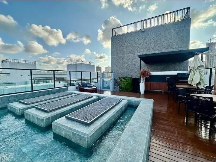 Imagem Loft moderno no Bessa, a 50m do mar, com suíte climatizada, coworking, piscina e segurança 24h.
