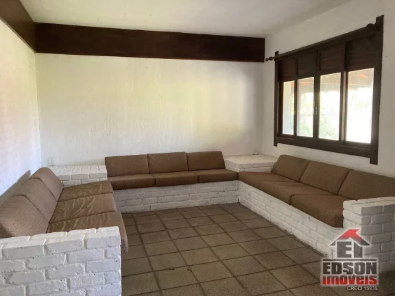 Imagem Vendo Casarão em Itaipuaçu com 5 Quartos, 2 Suítes.