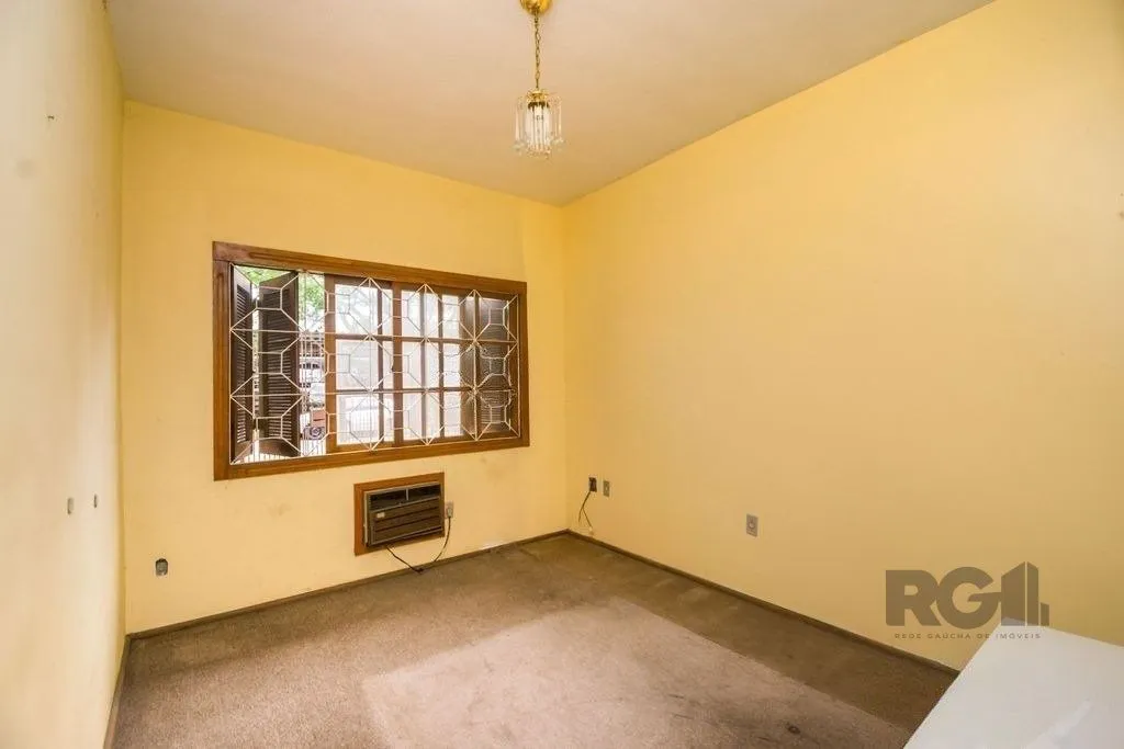 Imagem Excelente casa de 354m² com 5 dormitórios e 8 vagas.