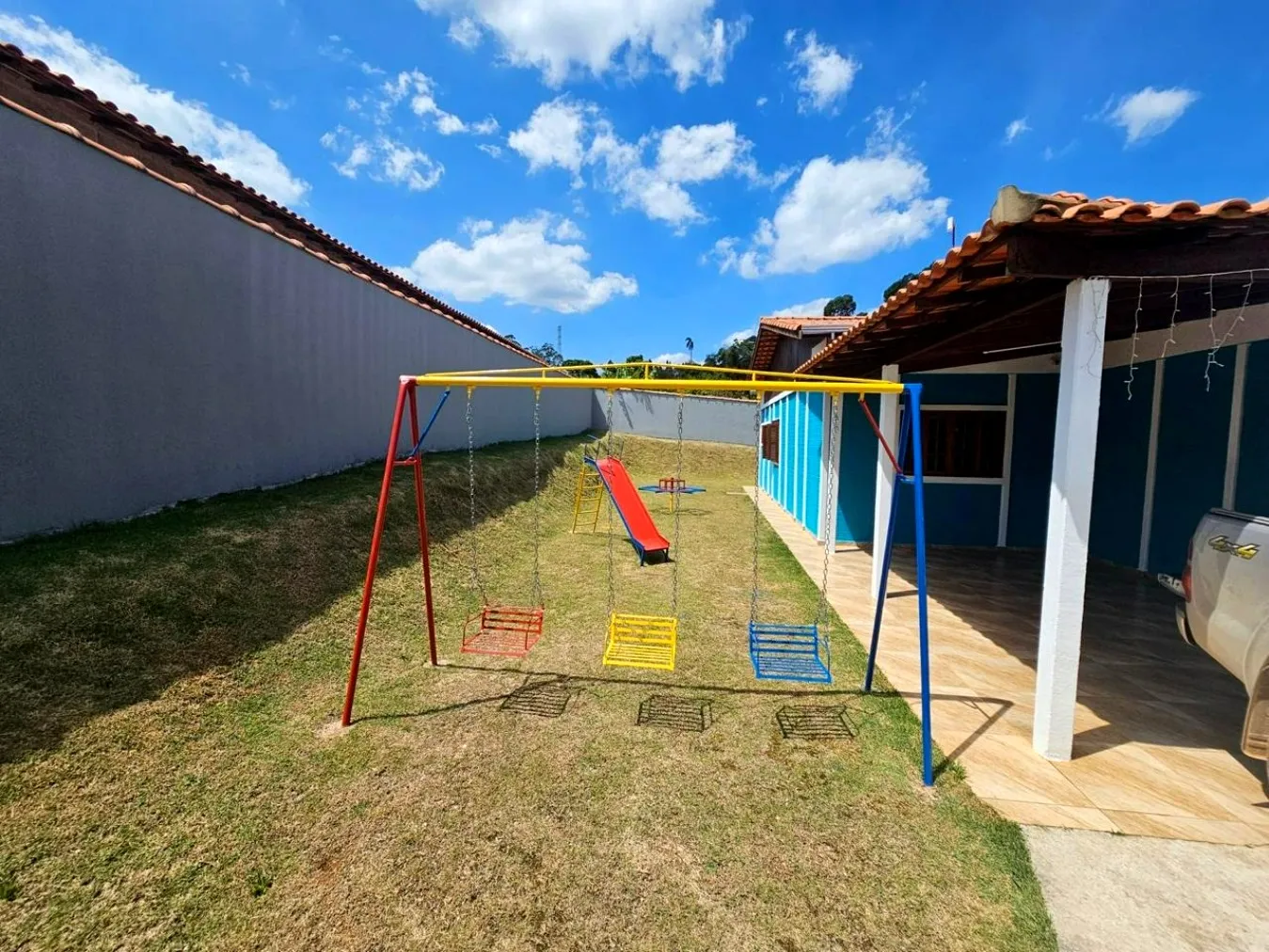 Imagem Chácara para venda com 3 suítes - Vila das Cachoeiras