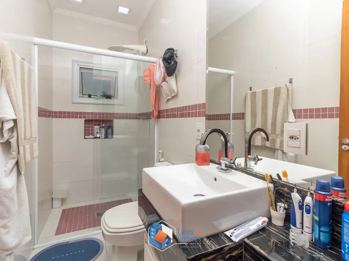 Imagem Sobrado para venda em Jaraguá com 3 quartos, sendo 3 suítes, 335m²