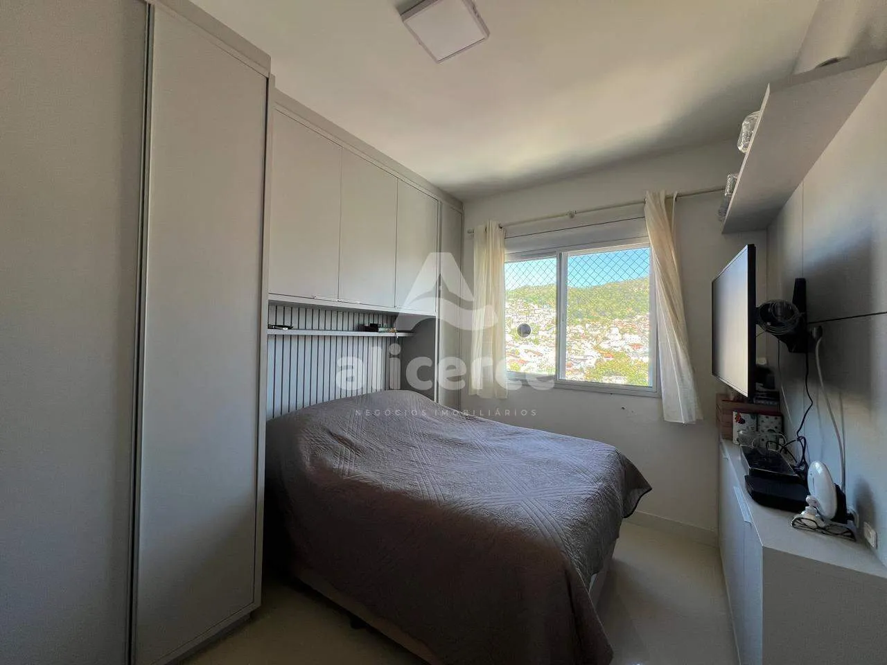 Imagem Apartamento à venda com 2 quartos 2 suítes, 80,29m² em Agronômica Florianópolis