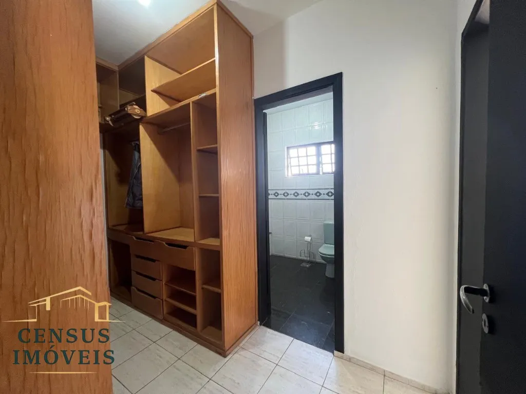 Foto do imóvel: Casa à venda em Vinhedo-SP, no bairro Altos do Morumbi: 3 quartos, 1 suíte, 3 salas, 4 banheiros, 6 vagas, 224 m². Confira agora! em Altos do Morumbi