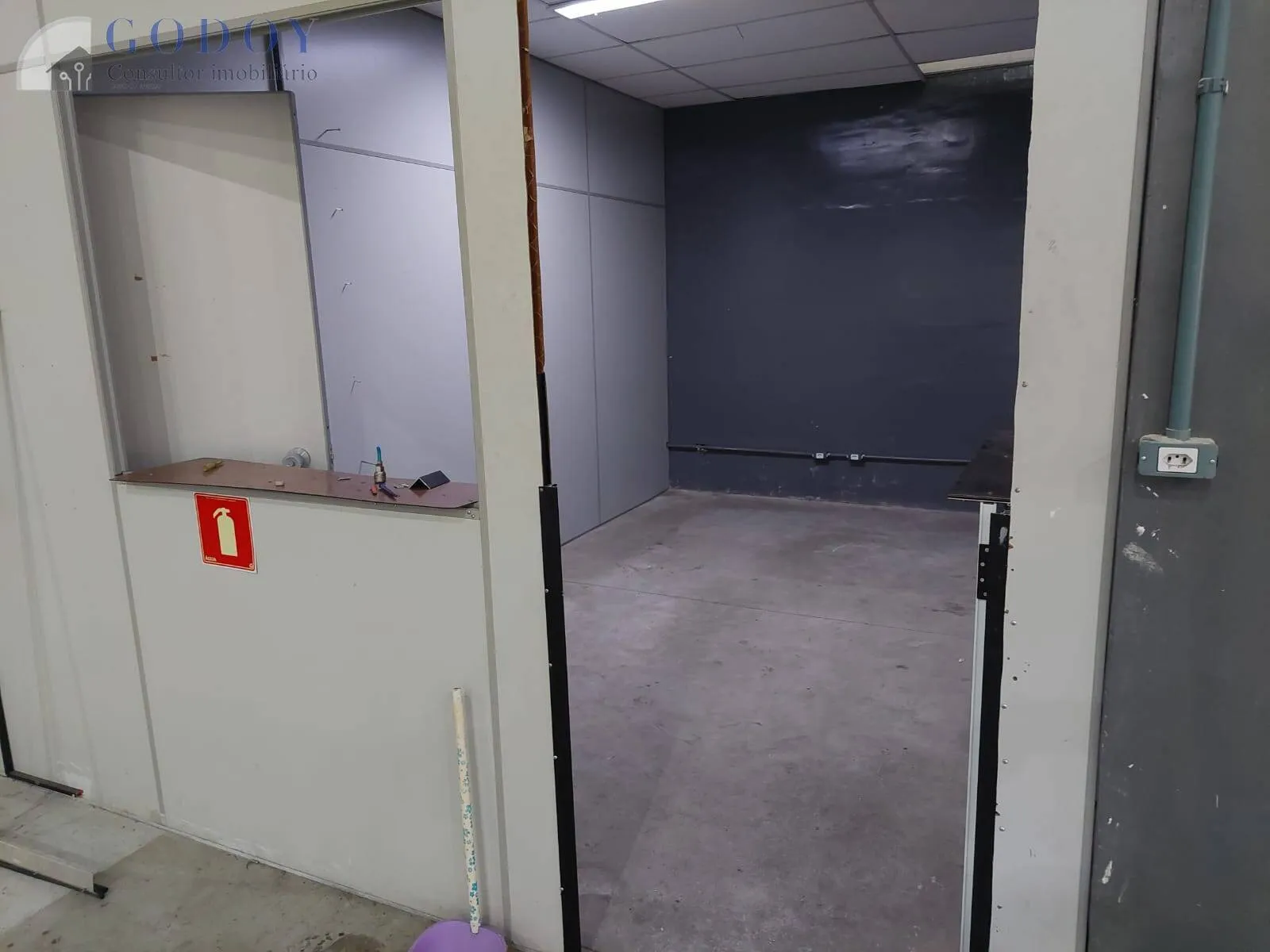 Imagem Galpão Comercial e Industrial com 825m² para Locação