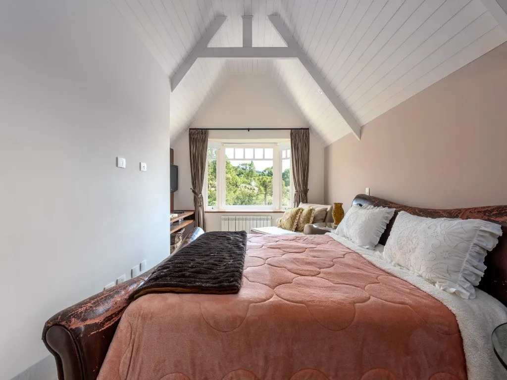Imagem Casa de luxo em condomínio à venda em Campos do Jordão - 5 quartos, 5 suítes, 5 banheiros, 4 vagas, 900m².