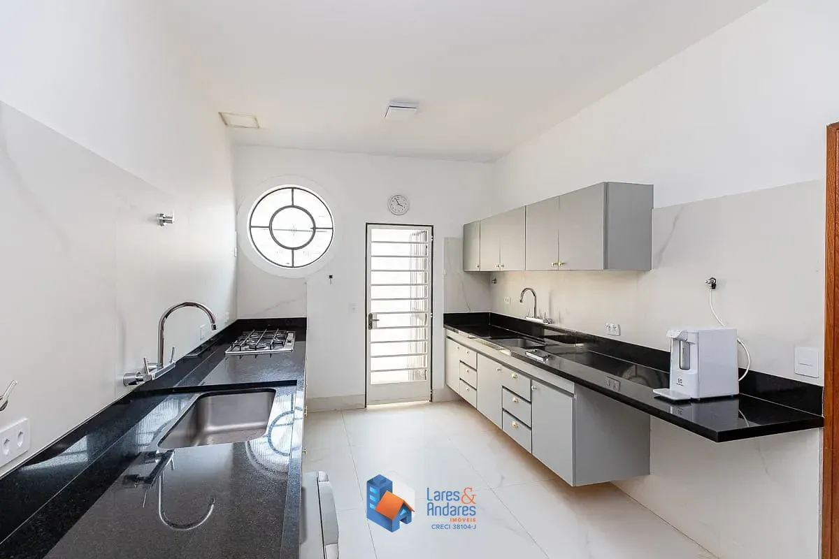 Imagem Casa para venda em Chácara Monte Alegre com 4 quartos, sendo 1 suíte, 450m²