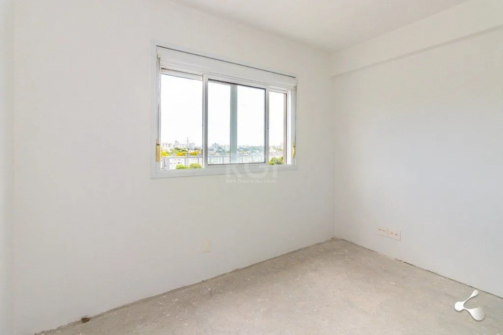 Imagem vende 03 dormitórios, living para dois ambientes, banheiro social, cozinha com churrasqueira e área de serviço com garagem