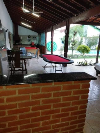 Imagem Casa com Piscina, 5 suítes, 405 m² - Venda!