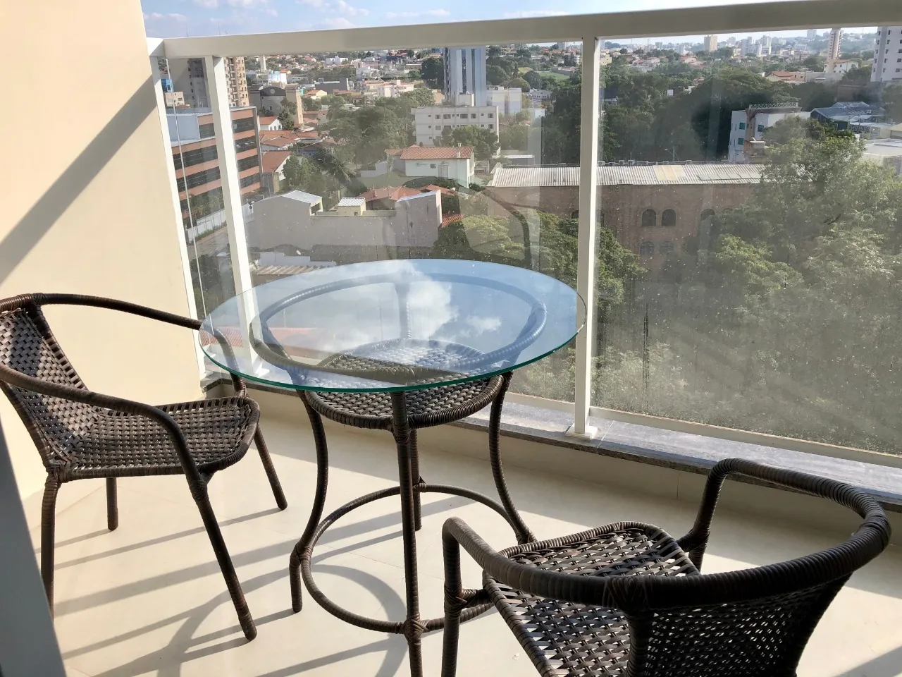 Imagem Apartamento para locação no Jardim Faculdade, Sorocaba-SP: 1 quarto, 1 suíte, 1 sala, 1 banheiro, 1 vaga de garagem, 33m² de área.