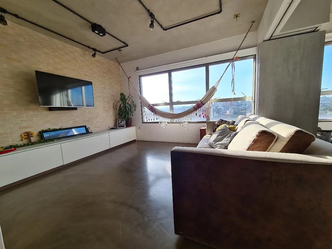 Imagem Apartamento aconchegante e versátil no Cambuí com quarto desmontável e moveis planejados.