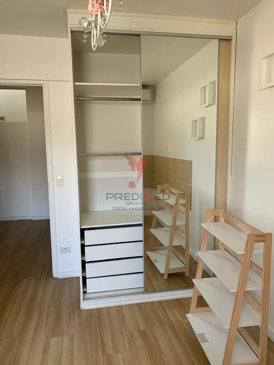 Imagem Vendo casa com 200 mts2, 4 Quartos( 2 Suites ) em condomínio fechado no Morumbi. SP