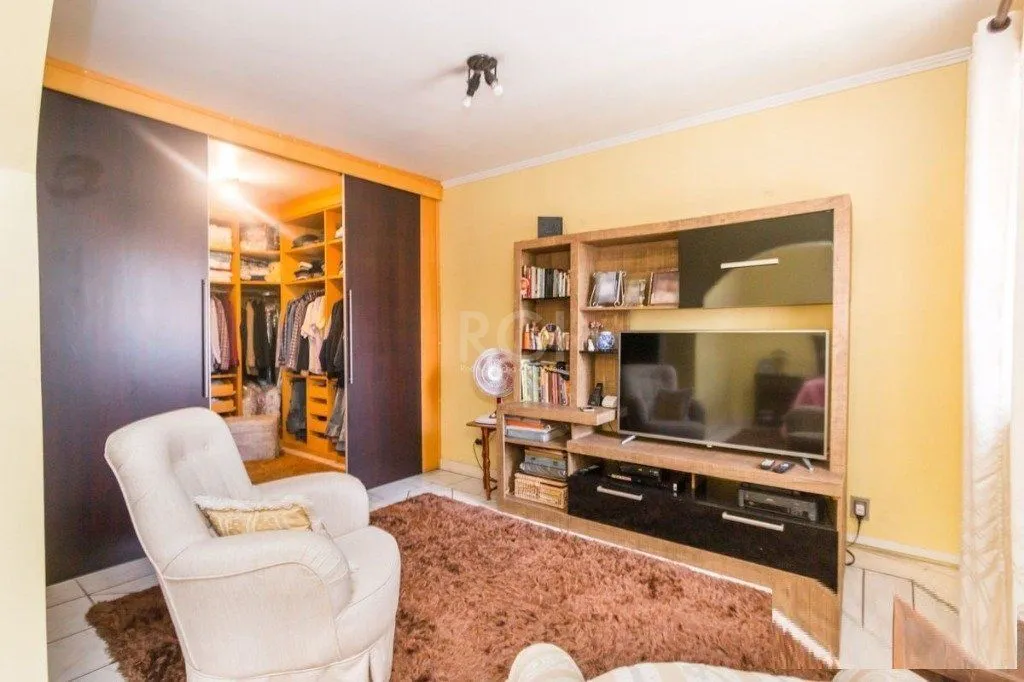 Imagem Casa para Venda - 258m², 3 dormitórios, sendo 1 suites, 4 vagas - Teresópolis