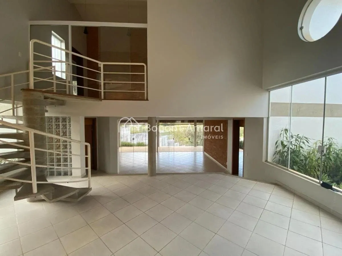 Imagem Seu Refúgio Exclusivo no Alto das Paineiras: Arquitetura Única, Natureza e Sofisticação em Harmonia