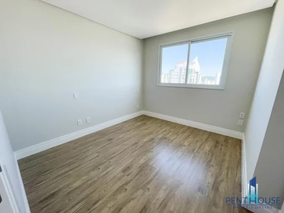 Imagem Apartamento Quadra Mar para Venda em Balneário Camboriú, CENTRO, 4 dormitórios, 2 suítes, 4 banheiros, 3 vagas