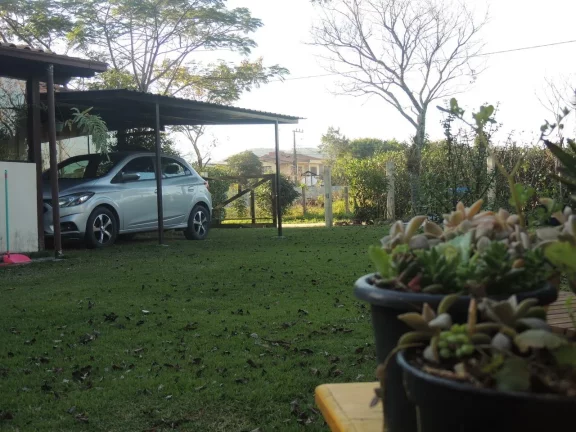 Imagem Casa Espaçosa de 4 Quartos com Pomar em Campo Duna, Garopaba-SC. Escritura Pública.