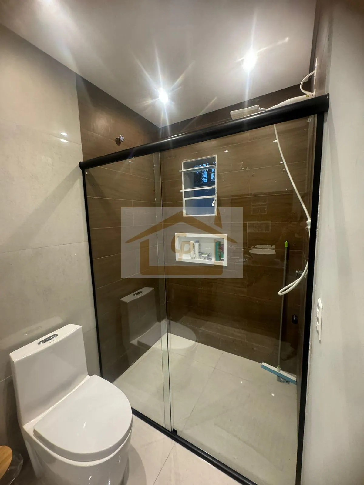 Imagem Casa com 4 dormitórios e piscina em terreno de 940 metros