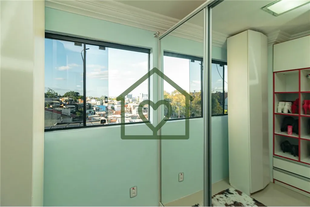 Imagem Apresentamos um excelente duplex residencial à venda em Santa Tereza, Porto Alegre, localizado na v...