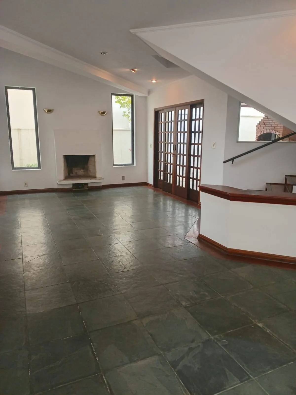 Foto do imóvel Espaçosa Casa à Venda em Alphaville 6 com 3 Suítes e Lazer Completo em ALPHAVILLE, SANTANA DE PARNAÍBA - SP