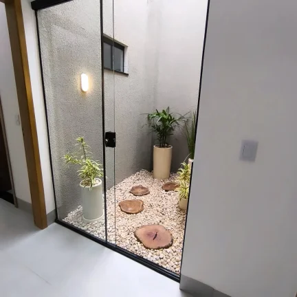 Imagem Casa De 2/4 Com Suite Om Quintal Grande E Otimo Acabamento No Parque Montreal
