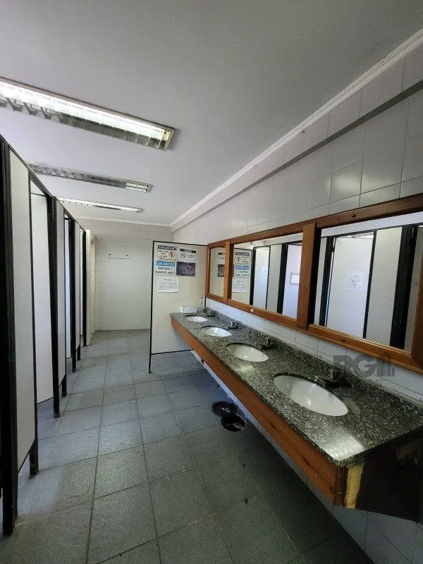 Imagem MÁFFER IMÓVEIS ALUGA - PRÉDIO COMERCIAL DE GRANDE PORTE Av. Missões, 06 - Bairro Navegantes | Porto Alegre