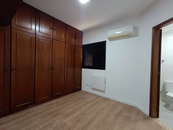 Imagem Apartamento na Ponta da praia com 03 quartos e sacada!