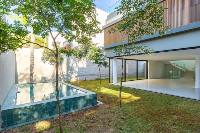 Imagem Casa em condomínio com 3 suítes.