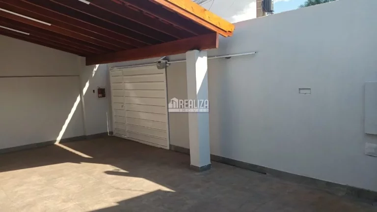Imagem Casa para alugar no Conjunto Sete Colinas, em Uberaba | 3 dormitórios, 2 banheiros