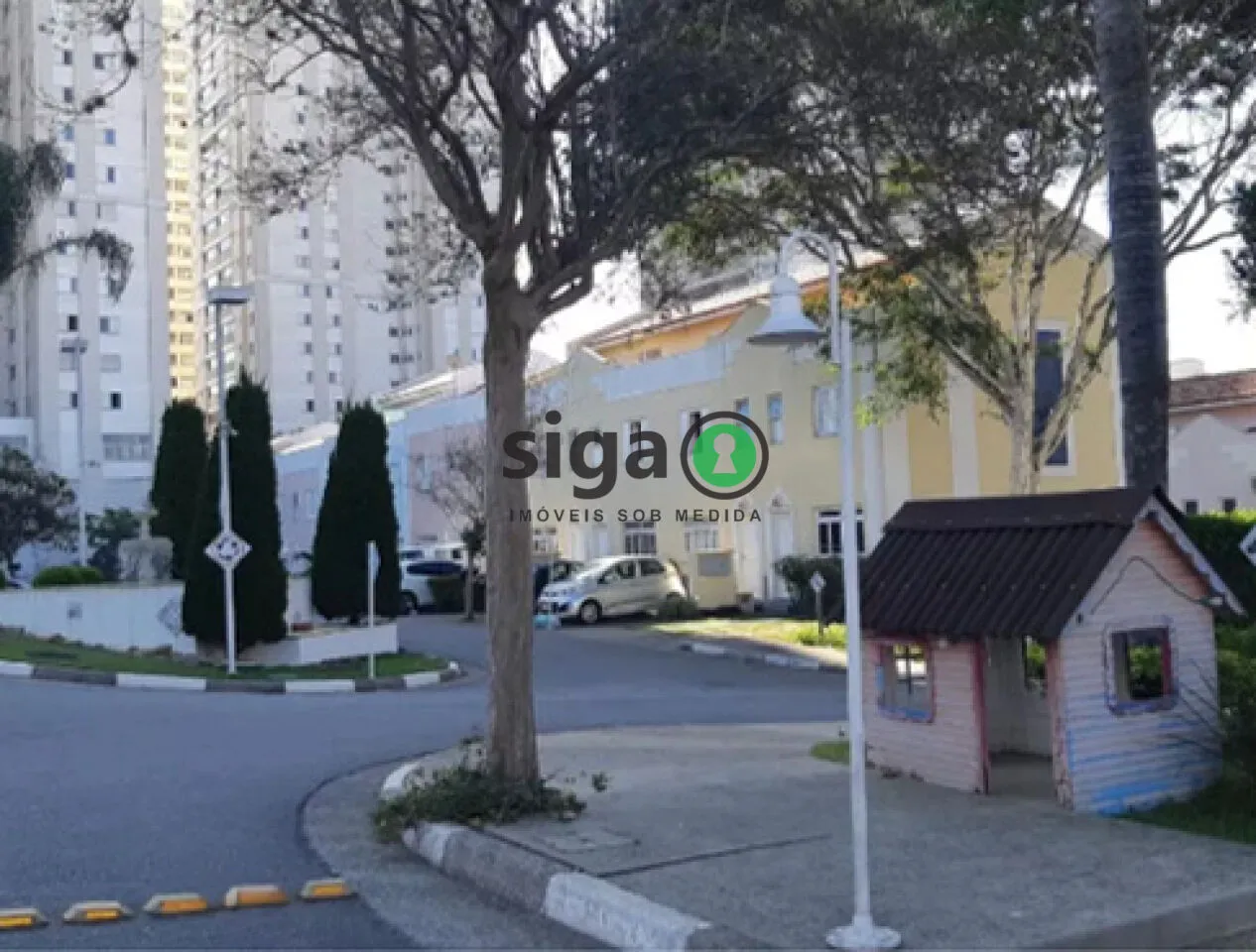 Imagem VENDA DE CASA COM 3 DORMITÓRIOS, EM CONDOMÍNIO FECHADO, NO JD. MARAJOARA