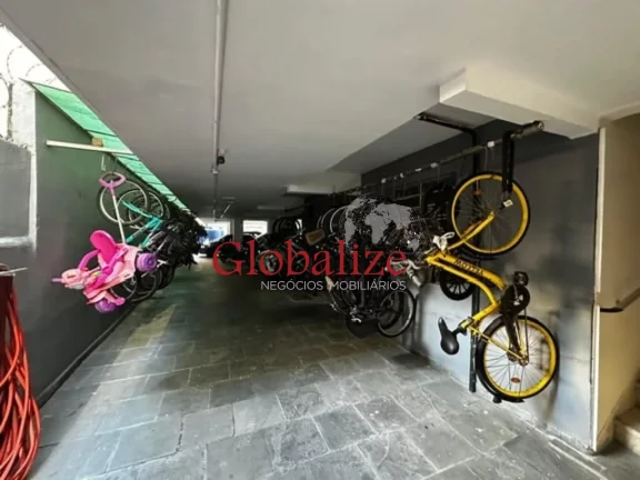 Imagem Apartamento à venda com 48m², 1 quarto, 1 quadra da praia, vaga de garagem por R$375.000,00 na Pompéia em Santos