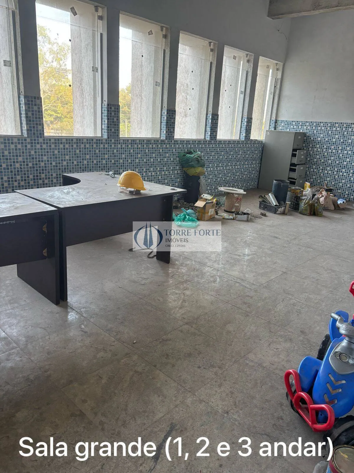 Imagem Lindo prédio comercial em Jurubatuba