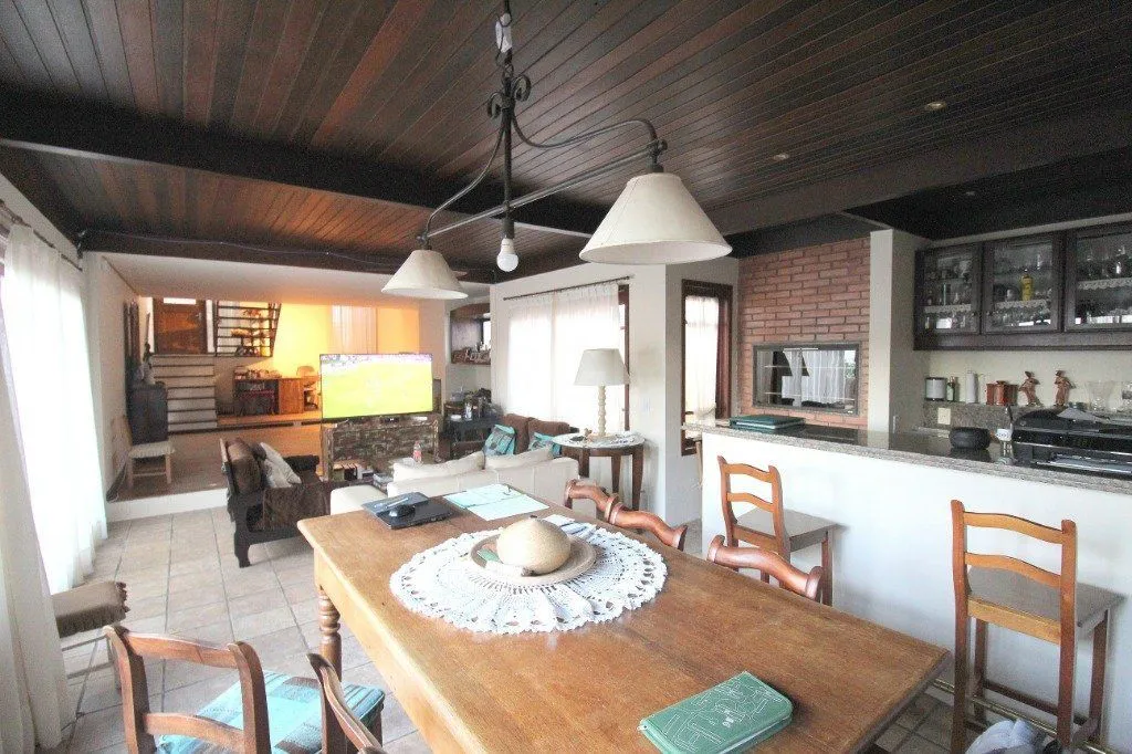 Imagem Casa para Venda - 100m², 3 dormitórios, 3 vagas - Nonoai