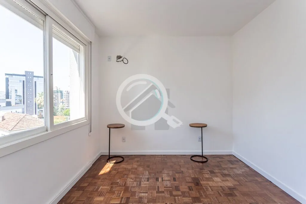 Imagem Apartamento de 1 Dormitório REFORMADO e semi mobiliado no bairro Petrópolis. Andar alto, 40,5m2 de...