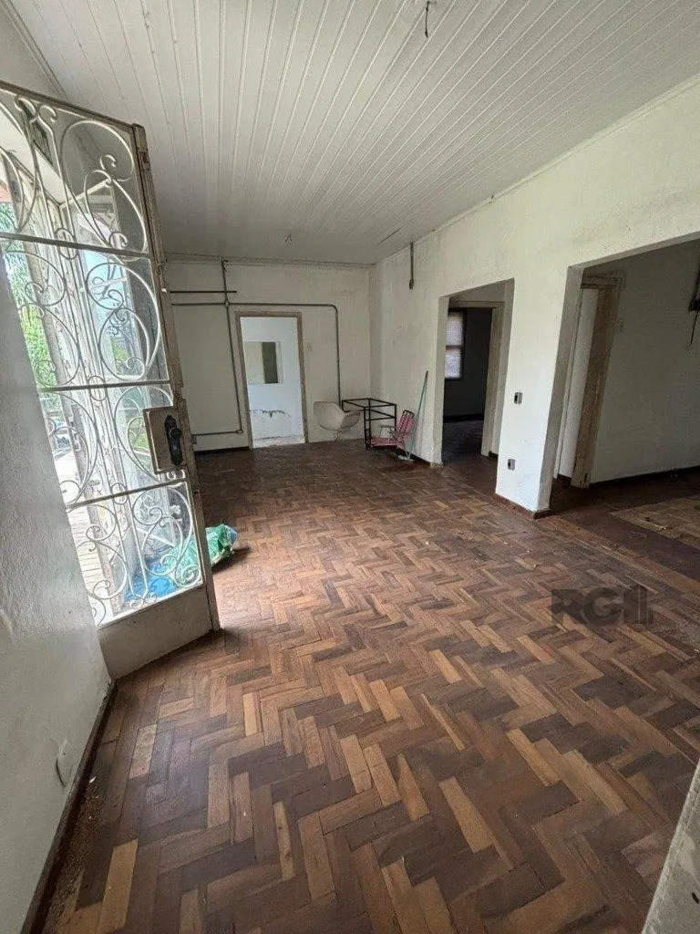 Imagem Casa com 3 quartos, 4 vagas e 120m² no bairro Vila Assução