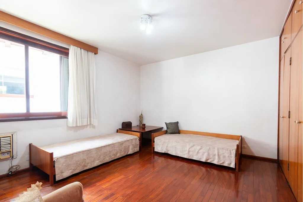 Imagem Casa à venda em São Paulo, Pacaembu, com 3 quartos, 590m2