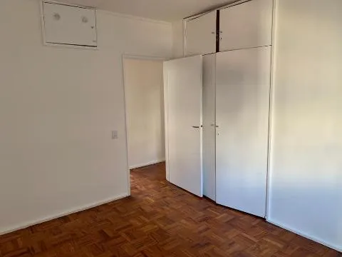 Imagem VENDA DE APARTAMENTO NO EDIFÍCIO ASTURIAS, EM SÃO PAULO, 155m² com 3 quartos, sala de estar, cozinhacom planejados e 01 vaga para auto. CONSULTE-NOS.