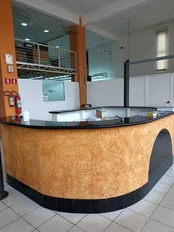 Imagem VENDA DE PRÉDIO COMERCIAL NO CENTRO DE ARUJÁ/SP, OPORTUNIDADE com 300m², em uma das principais avenidas da cidade com recepção e vagas! CONSULTE-NOS.
