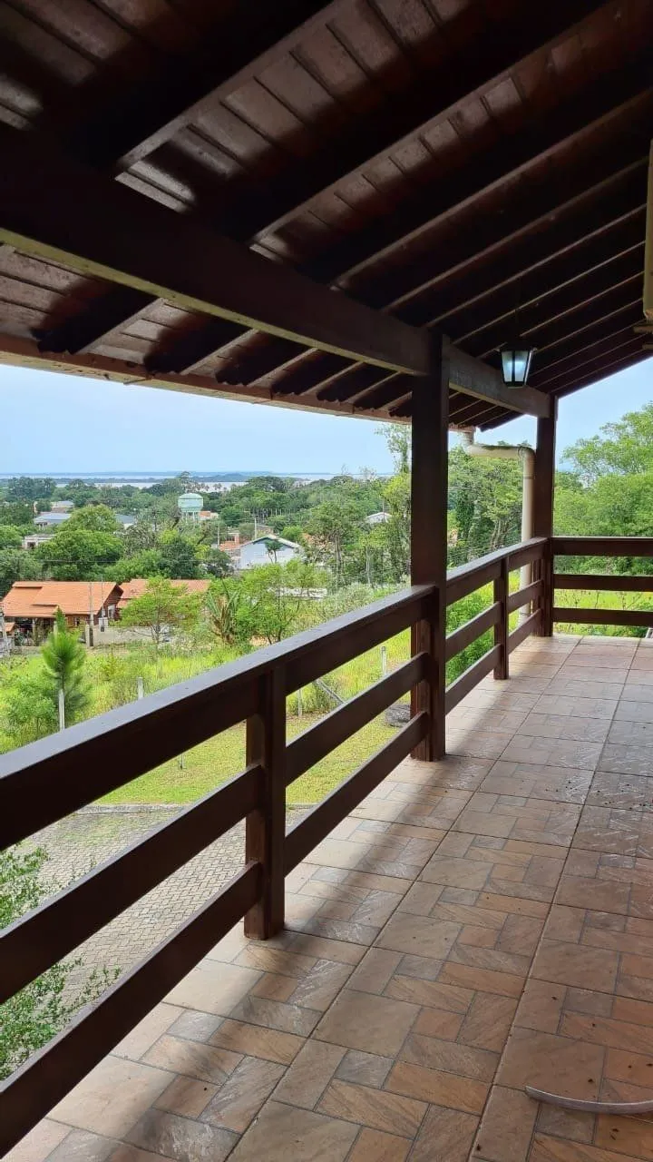 Imagem Sobrado para Venda - 200m², 3 dormitórios, sendo 1 suites, 3 vagas - Belém Novo