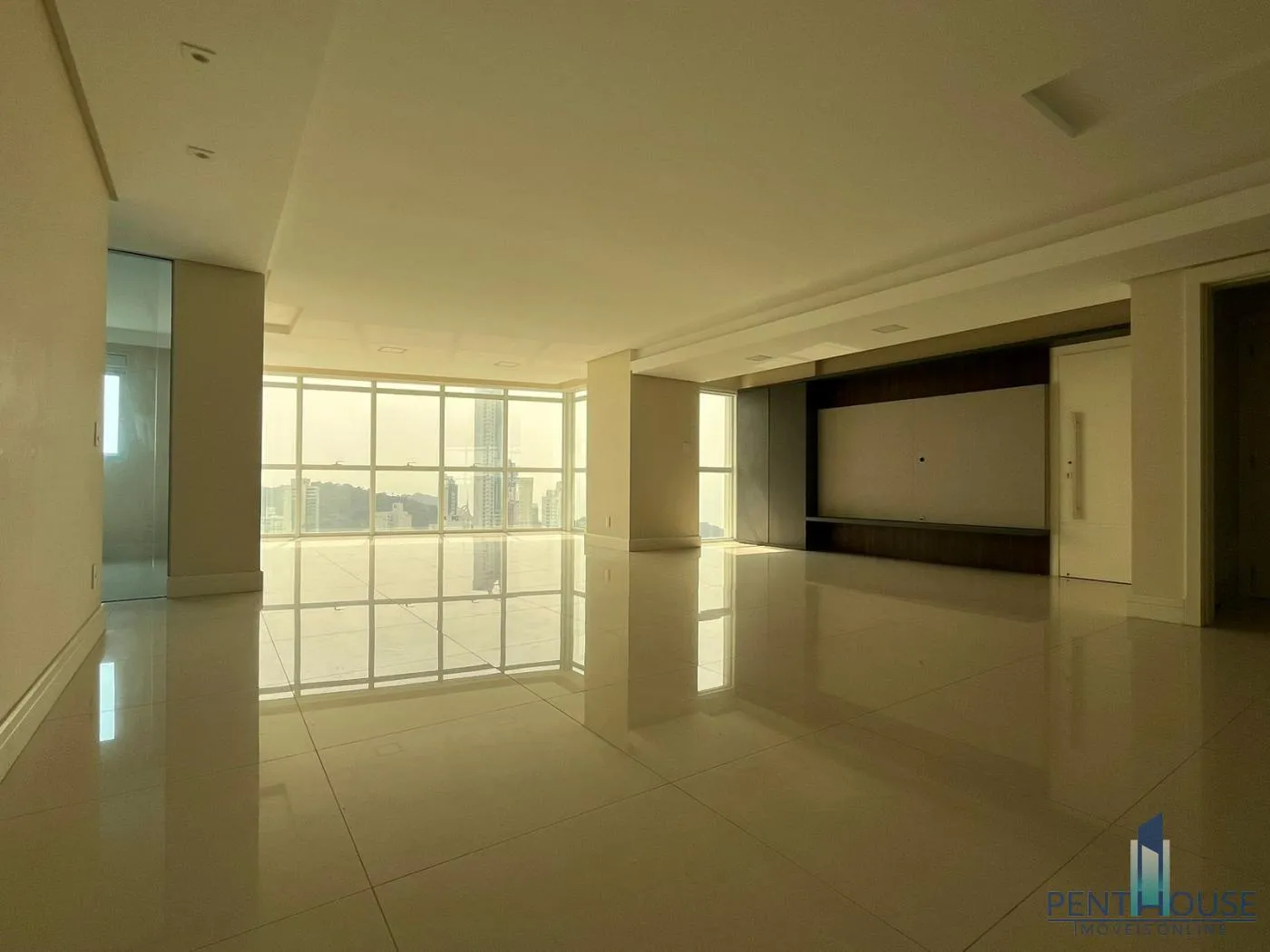 Imagem Apartamento Zona Central para Venda em Balneário Camboriú, CENTRO, 4 dormitórios, 4 suítes, 5 banheiros, 3 vagas