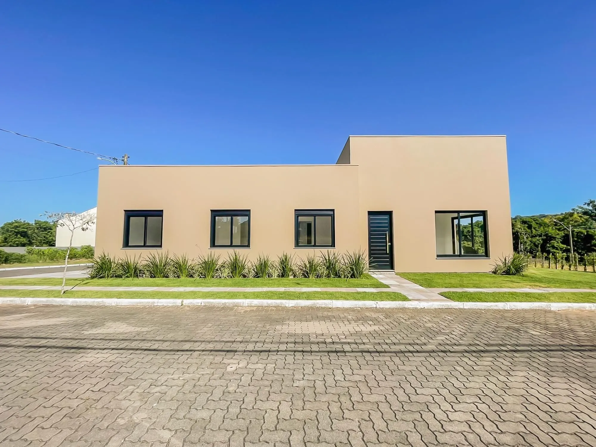 Imagem Casa térrea com 100m² privativo, em condomínio fechado na Estrada Jorge Pereira Nunes