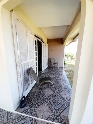 Imagem Magnífico Imóvel em Garopaba-SC: Casa e 2 Aptos, Vista para o Mar, 310m², Próx. à Praia.