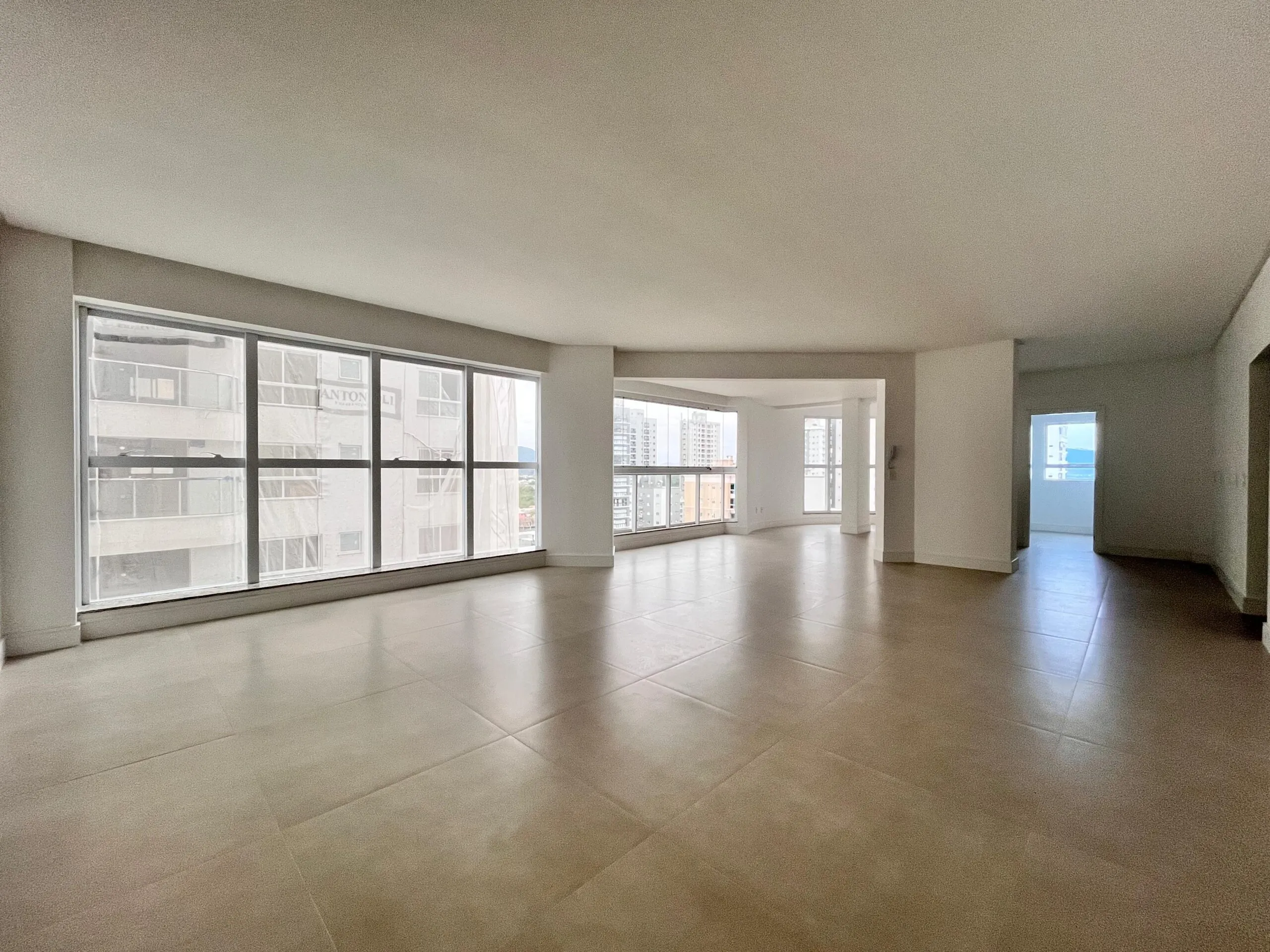Imagem Apartamento à venda com 175m2 por R$ 2.220.000,00