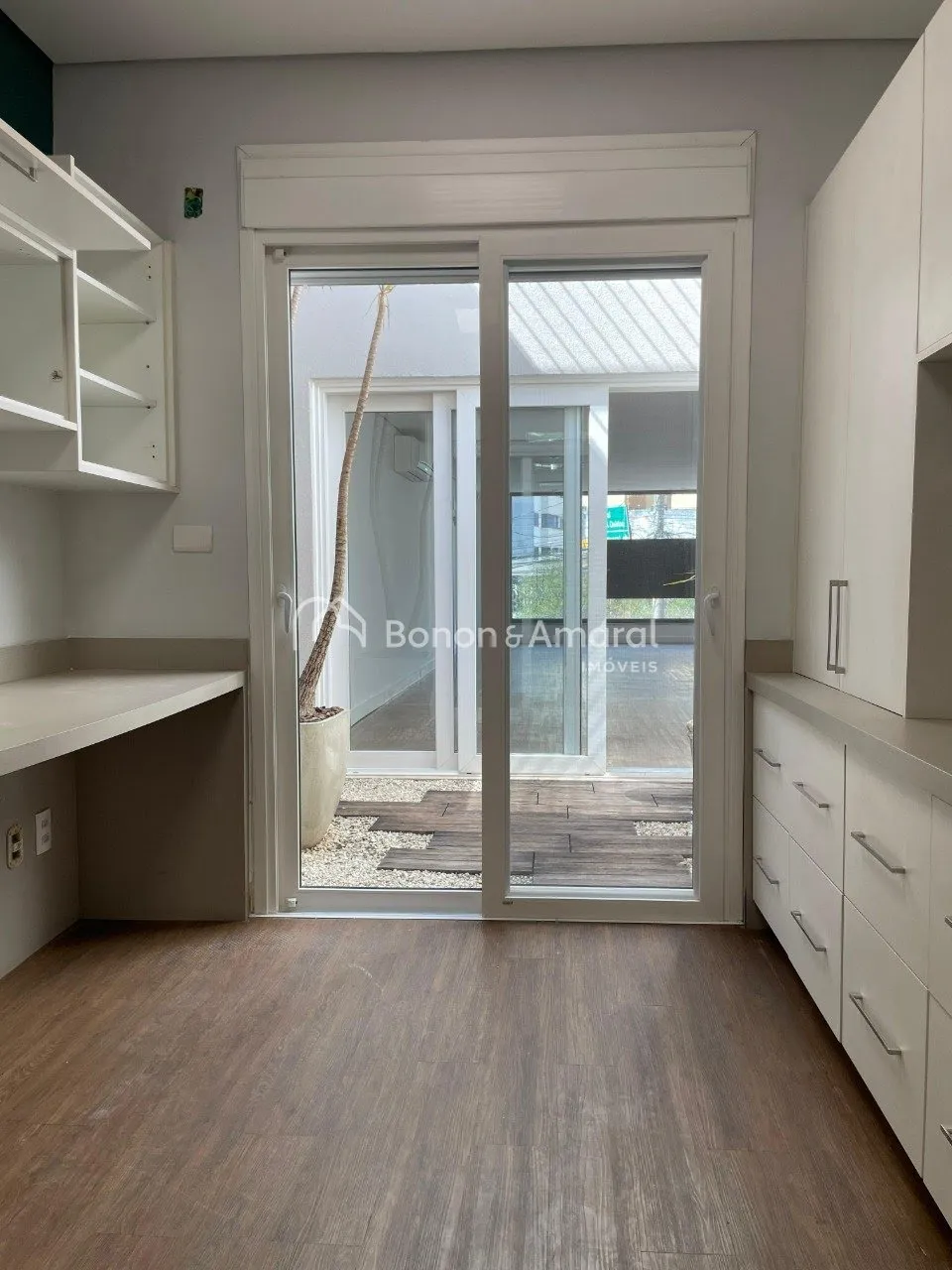 Imagem Casa comercial para venda com salão, 3 salas, elevador, 208 m² no Cambuí