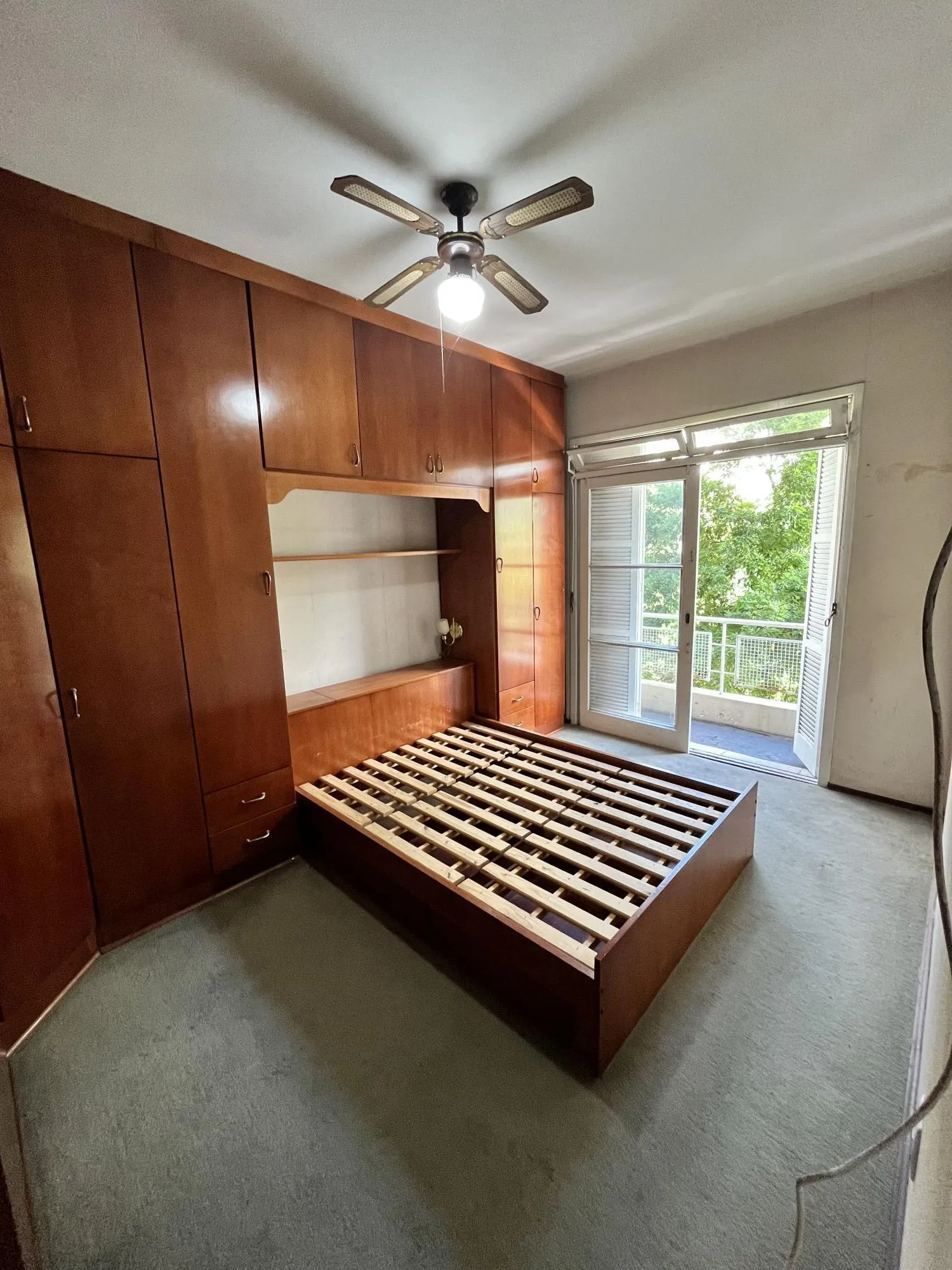Imagem Apartamento de 2 quartos, lareira e dependência de empregada no bairro Floresta