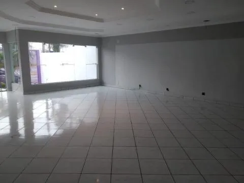 Imagem VENDA DE SALÃO COMERCIAL NO ALTO DO IPIRANGA, EM MOGI DAS CRUZES, aréa de 376m², garagem coberta e quintal com churrasqueira. CONSULTE-NOS.