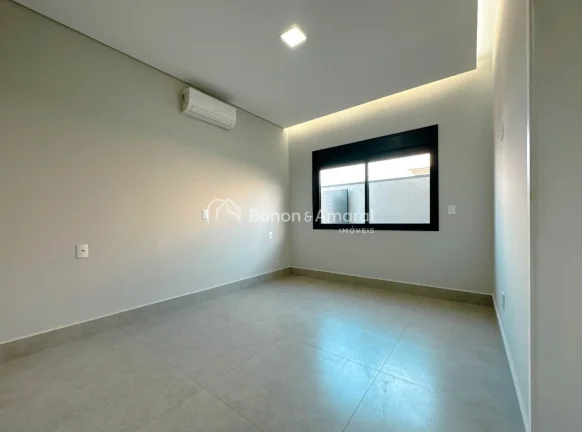Imagem Casa térrea nova à venda com 3 quartos sendo 3 suítes, todas com armários planejados, ar condici...