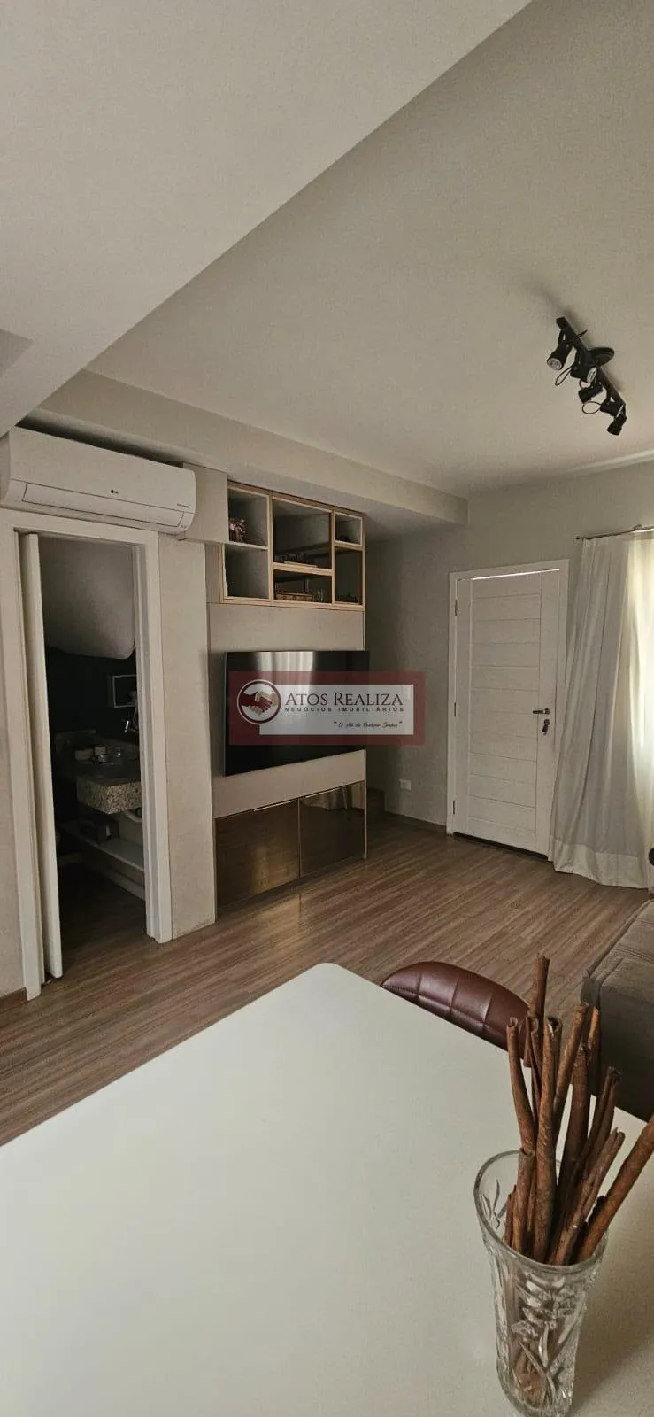 Imagem Venda sobrado em condomínio fechado no campo grande, região da sabará, Imóvel com 2 suites com planejados, Ar Condicionados nos quartos e na sala, cozinha com planejados, Área Gourmet, 2 vagas no subs