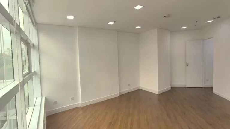 Imagem SALA COMERCIAL DE 53M² PARA LOCAÇÃO, COM 2 BANHEIROS, 1 VAGA - ED. GOLDEN OFFICE - EM JUNDIAÍ SP