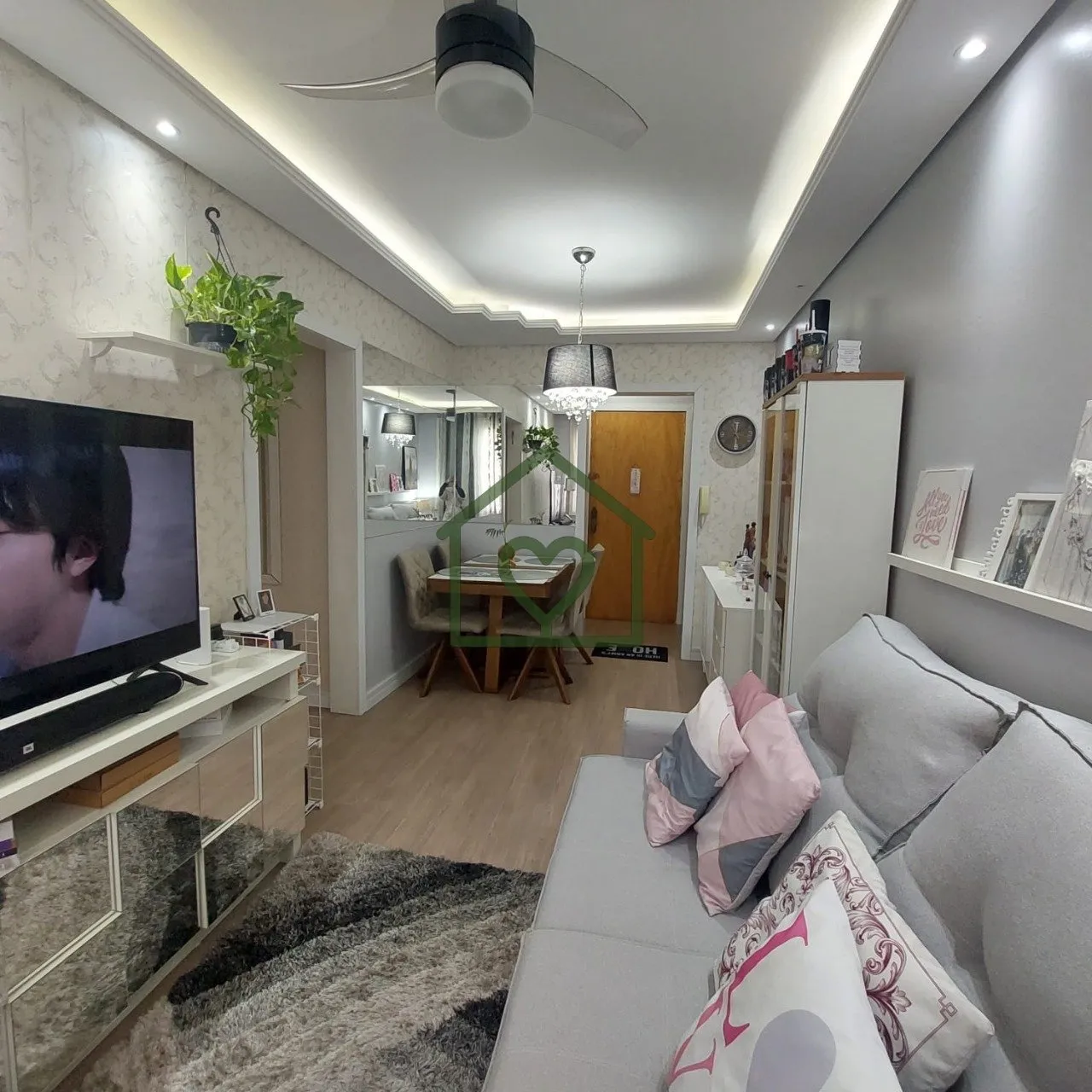 Imagem Excelente oportunidade para quem busca um apartamento no bairro Santana, em Porto Alegre.

O imóvel...