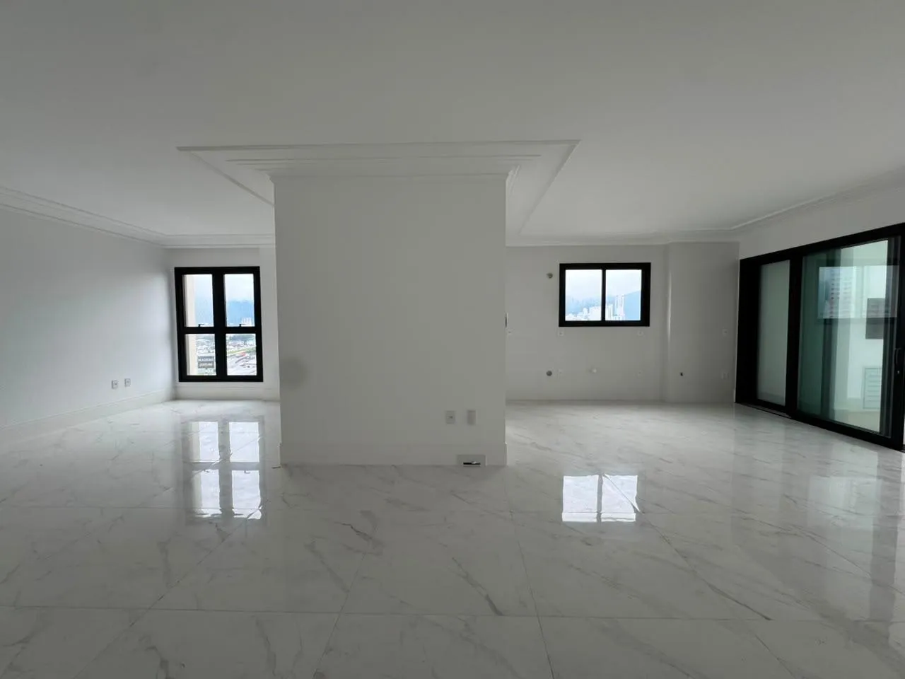Imagem Apartamento com vista para o mar à venda com 208m2 por R$ 5.000.000,00